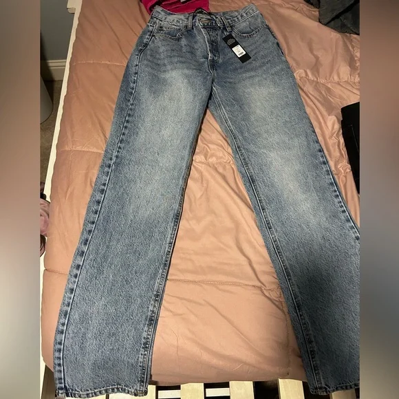6 pairs of fashion nova jeans never worn with the tags still on. - Picture 4 of 6